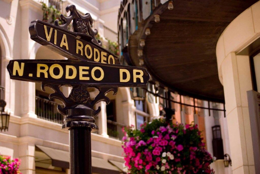 Luxury Fashion | N RODEO DR street sign