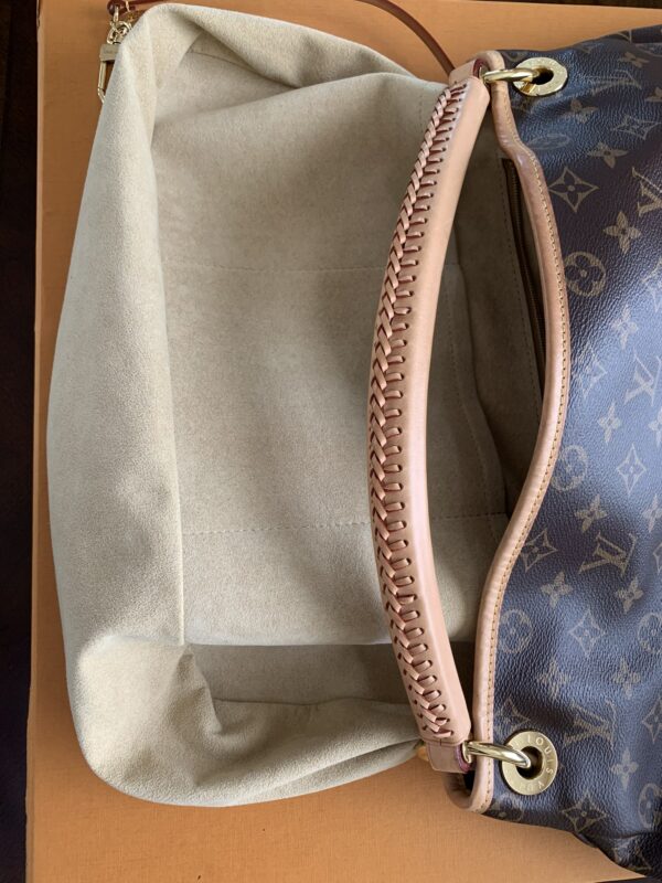 Louis Vuitton artsy handbag www.notyourregularcloset.com